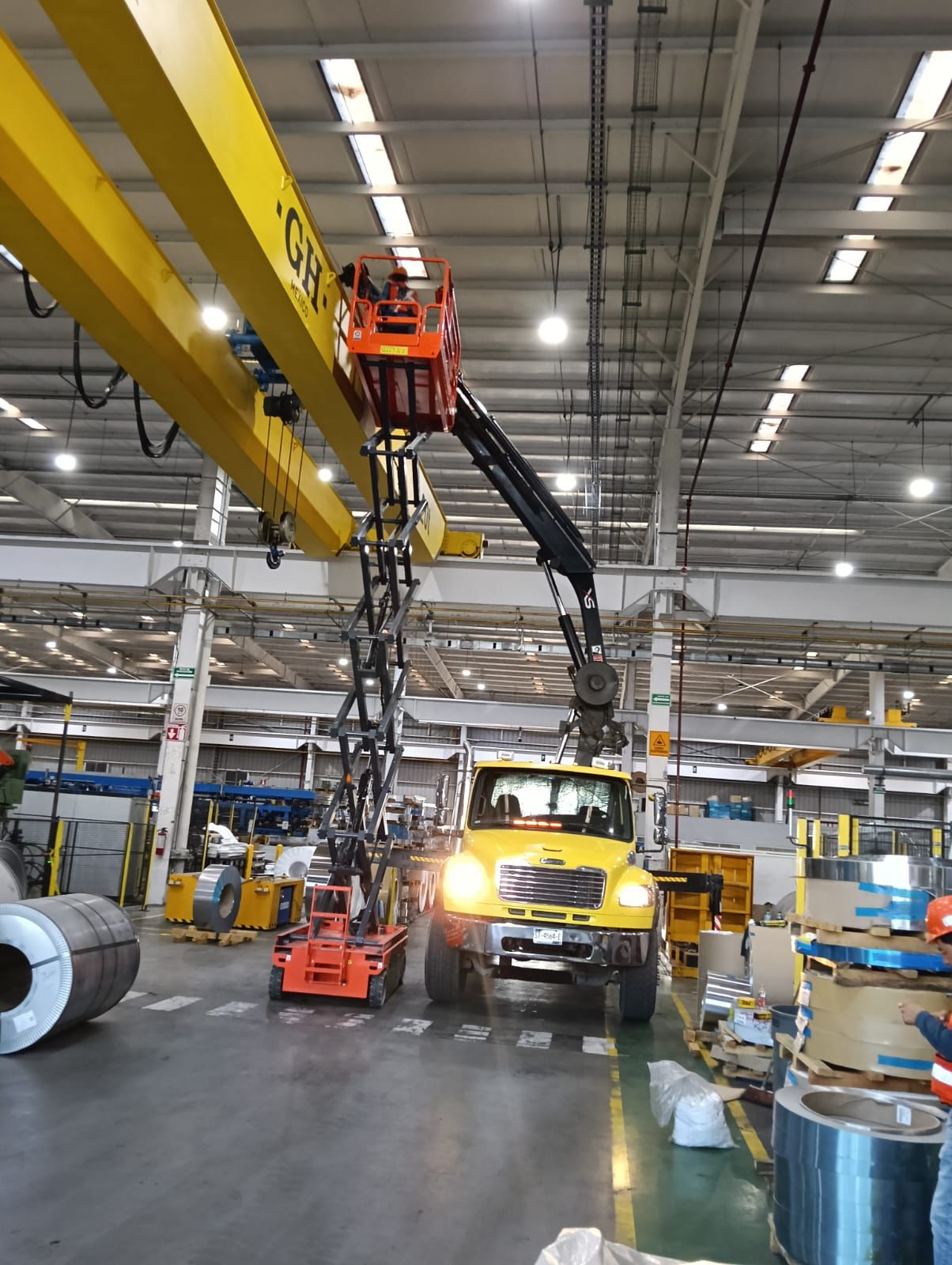 renta de grúas articuladas Marin